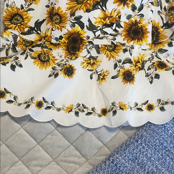 White House Black Market Floral Elegance Sunflower Blouse - Picture 3 of 7
